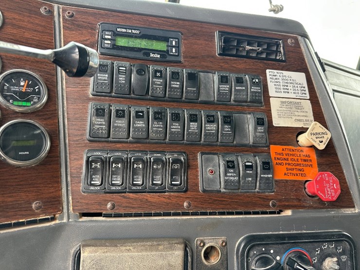 2011-western-star-4900-image-9