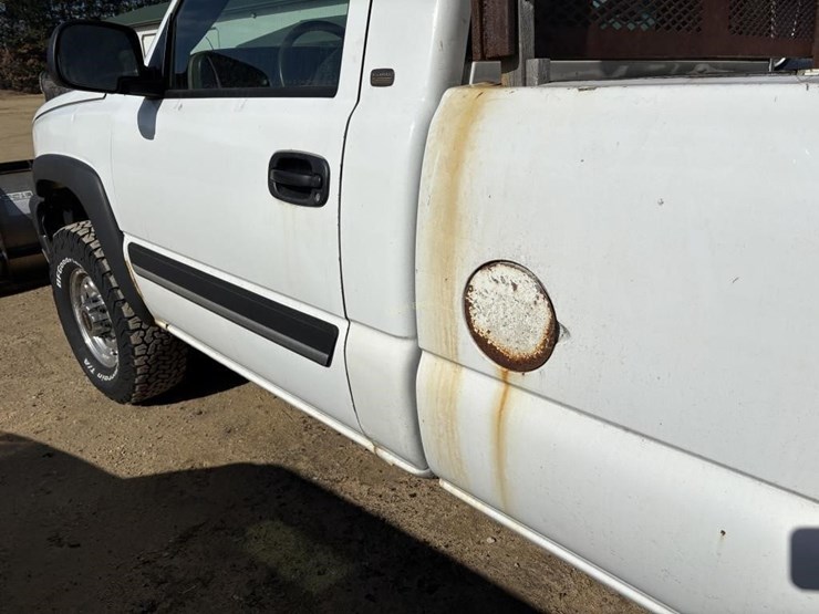 2004-chevrolet-silverado-truck-image-10