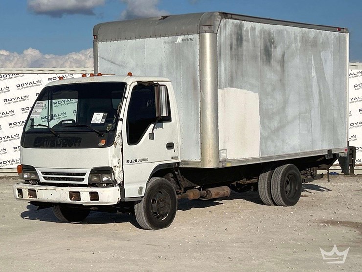 2004-isuzu-npr-image-1