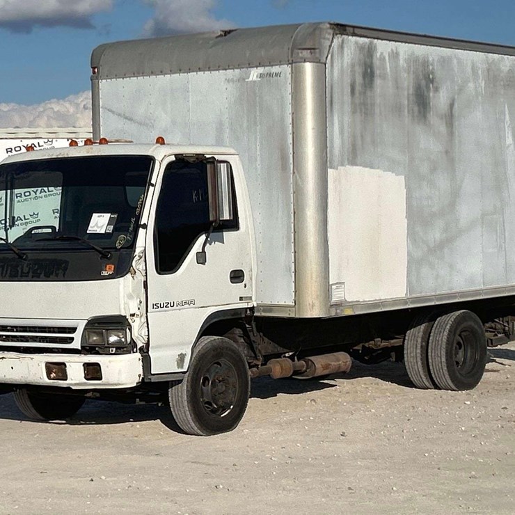 2004 ISUZU NPR