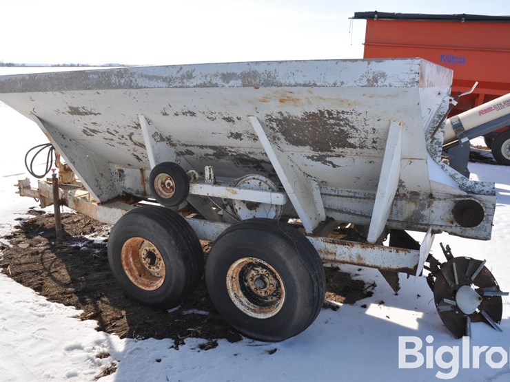 pull-type-dry-fertilizer-spreader-image-8