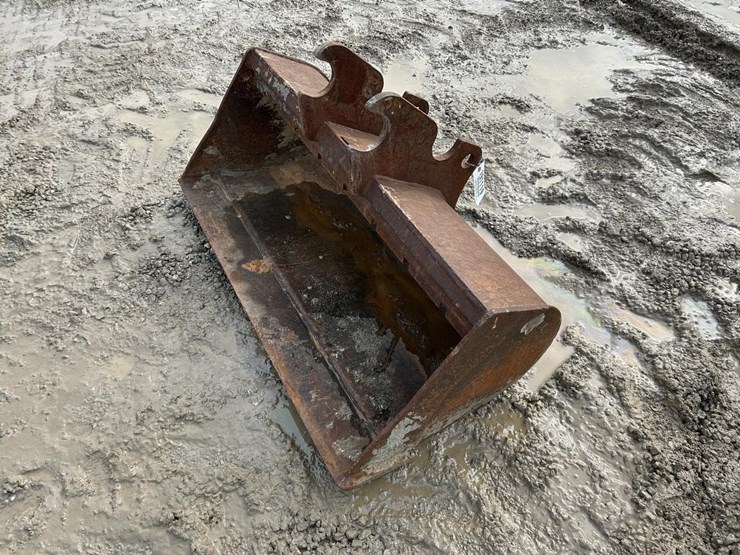 42”-ditching-bucket-for-kubota-excavator-image-1