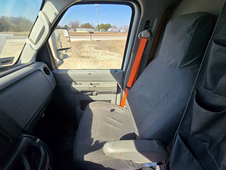 2019-ford-e450-image-29