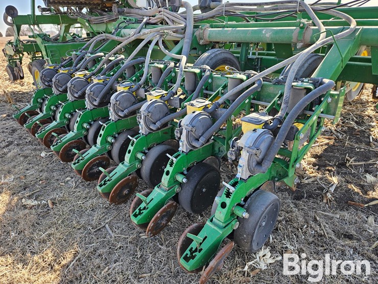 2013-john-deere-1790-ccs-image-18