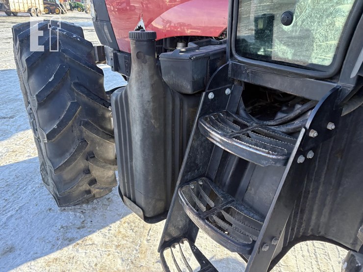 2013-case-ih-farmall-125a-image-16