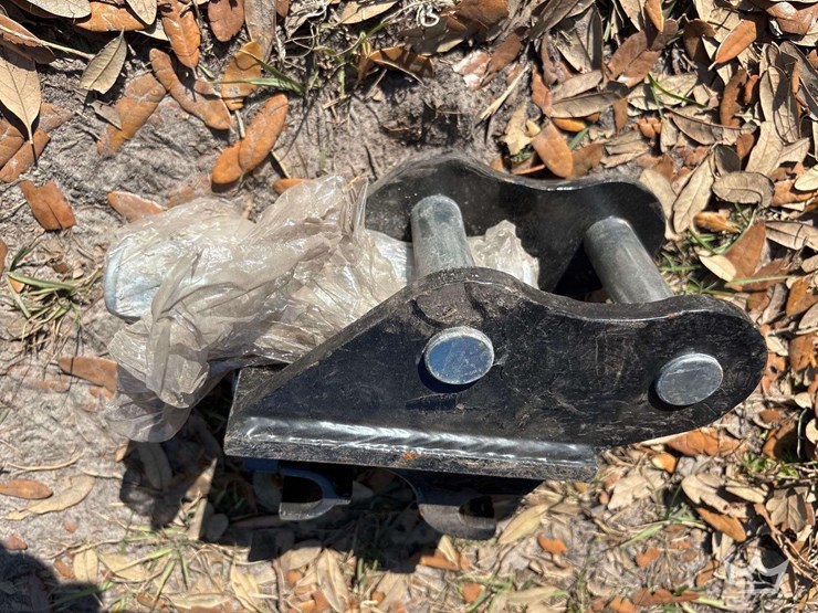 quick-hitch-mini-excavator-attachment-image-3