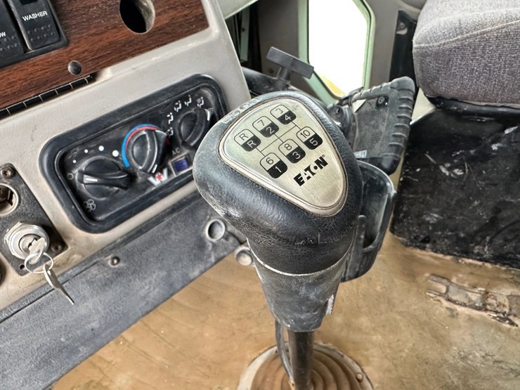 2015-western-star-4900-image-10