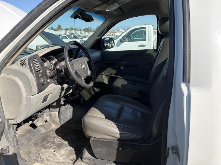 2010-chevrolet-2500-image-9