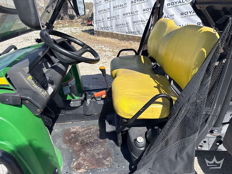 2020-john-deere-gator-hpx615e-image-11