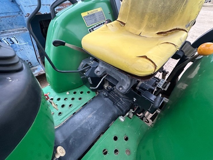 john-deere-4105-image-43