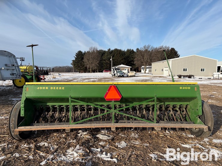 john-deere-8300-image-6