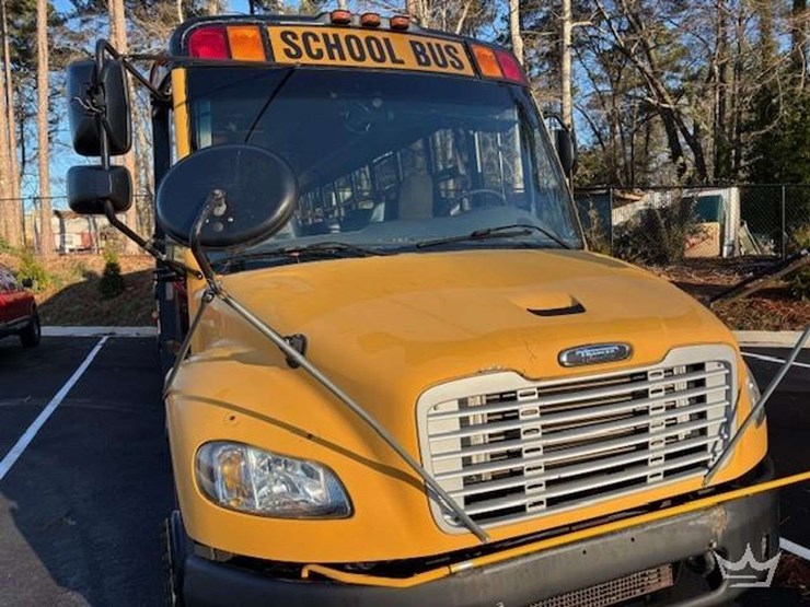 2007-freightliner-b2-image-2