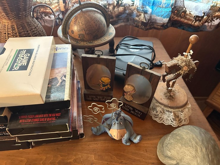 rustic-wall-displays-&-vintage-films-image-7