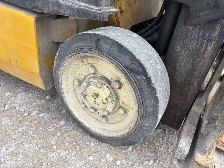 yale-glc030a-2,500lb-propane-foklift-image-26