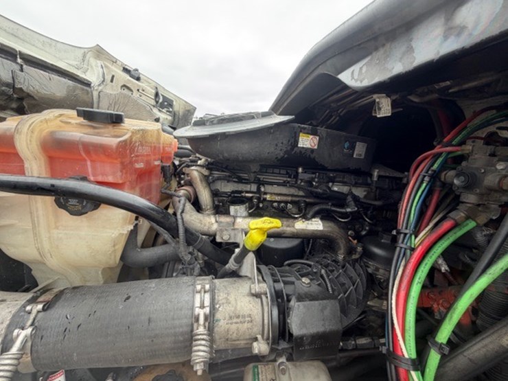 #226-•-2018-freightliner-cascadia-image-58