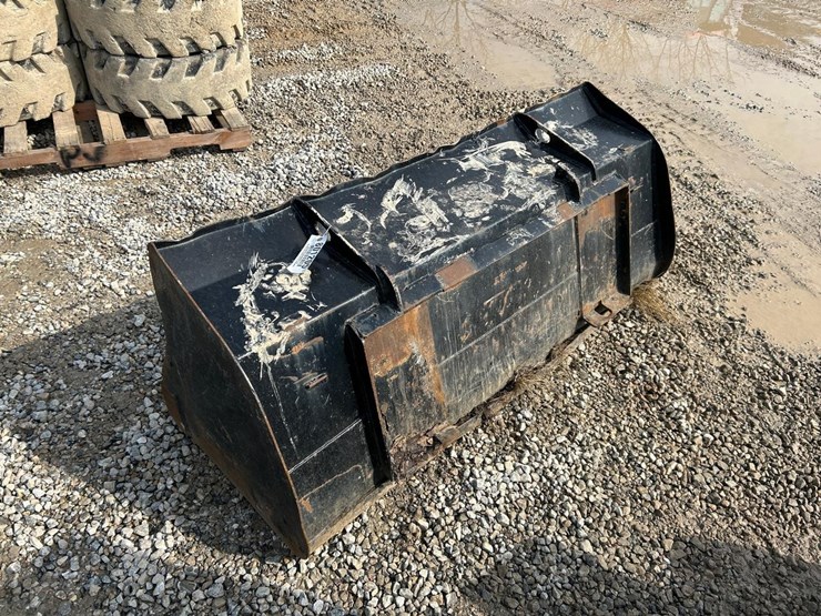 66”-skid-steer-bucket-image-2