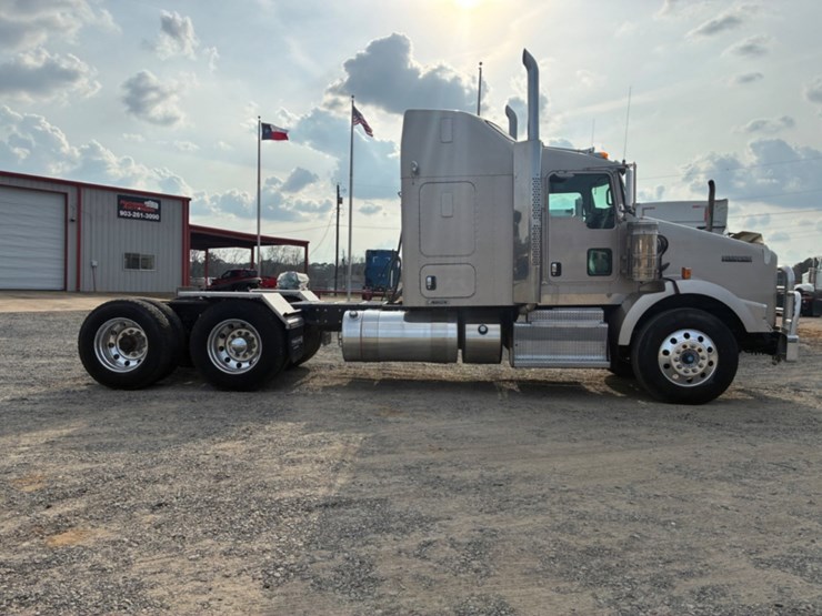 2012-kenworth-t800-image-4