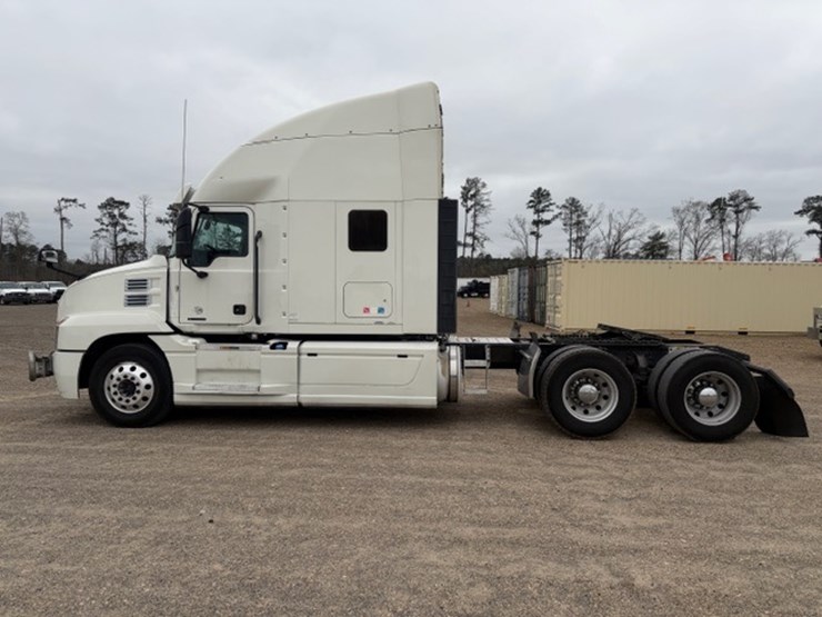 #227-•-2020-mack-anthem-image-5