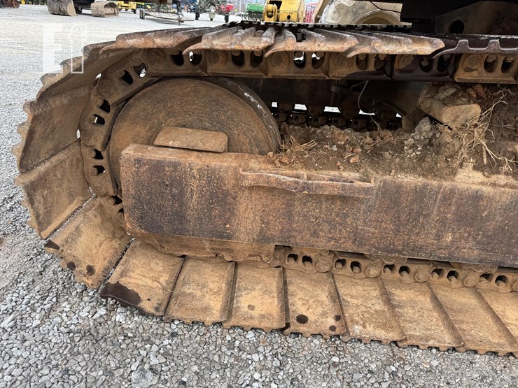 caterpillar-235b-image-13