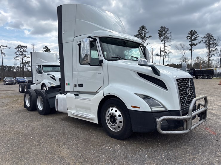 #211-•-2019-volvo-vnl-image-2