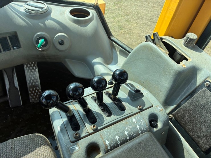 2004-volvo-l50d-image-4