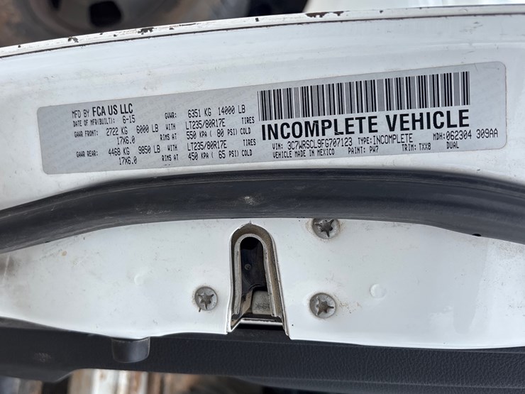 2013-dodge-ram-3500-image-15