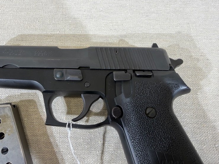 #231-•-sig-sauer-p220-pistol-image-30