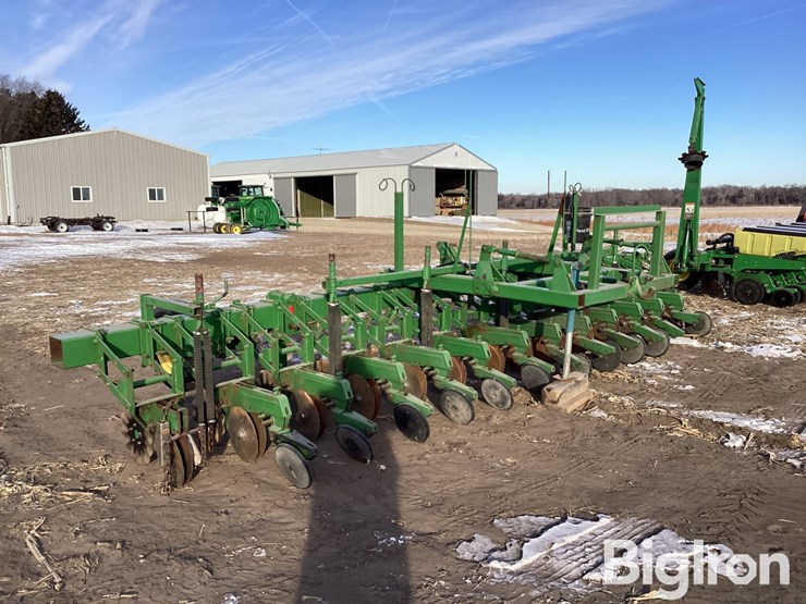 14r20"-dry-fertlilizer-applicator-image-7