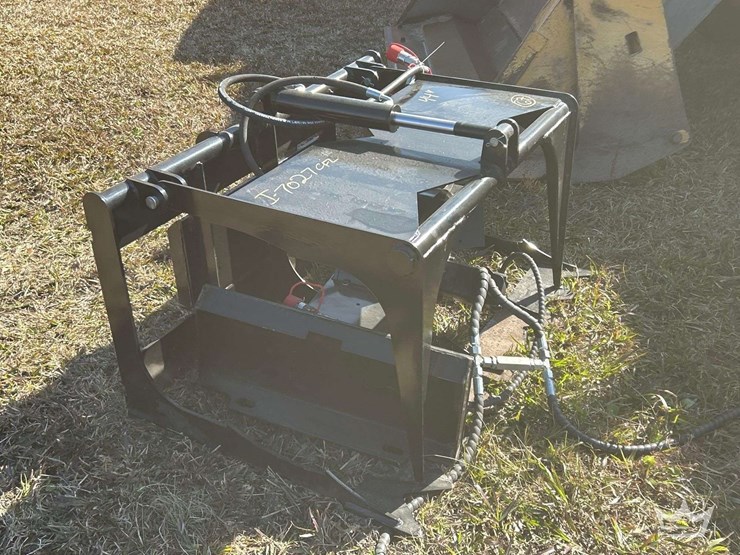 2025-44in-hydraulic-grapple-mini-skid-steer-attachment-image-2