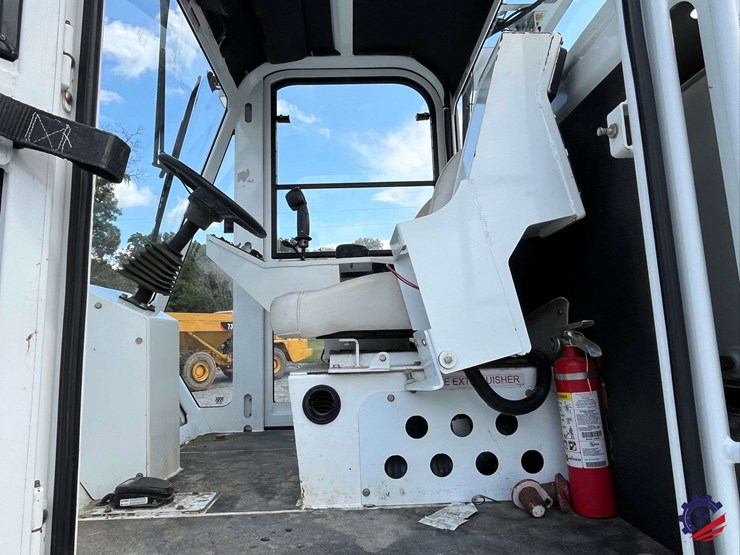 roadtec-cb100-sweeper-conveyor-image-44