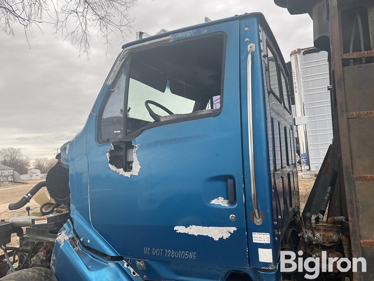 2003-sterling-lt9500-image-15