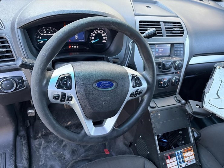 2015-ford-explorer-image-12