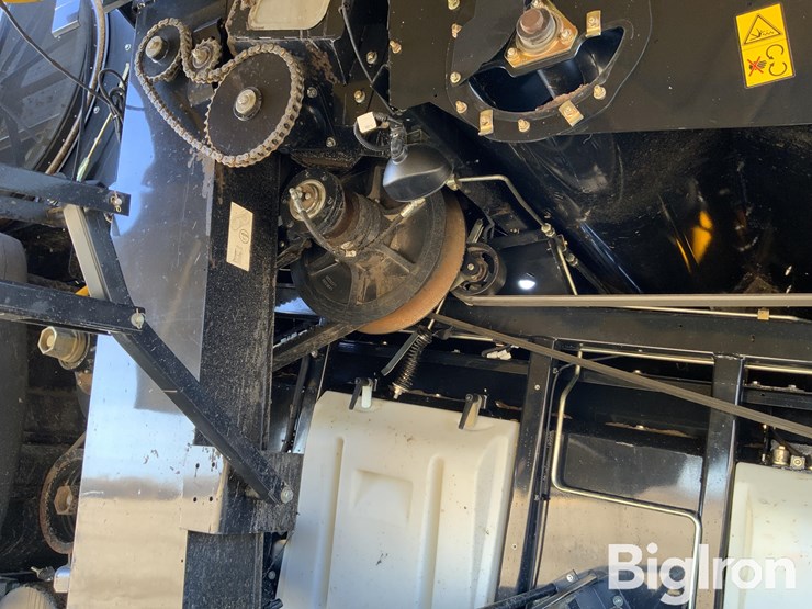 2015-new-holland-cr8.90-image-18