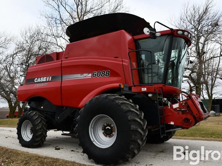 2011-case-ih-6088-image-3