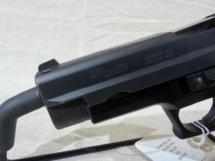#231-•-sig-sauer-p220-pistol-image-6