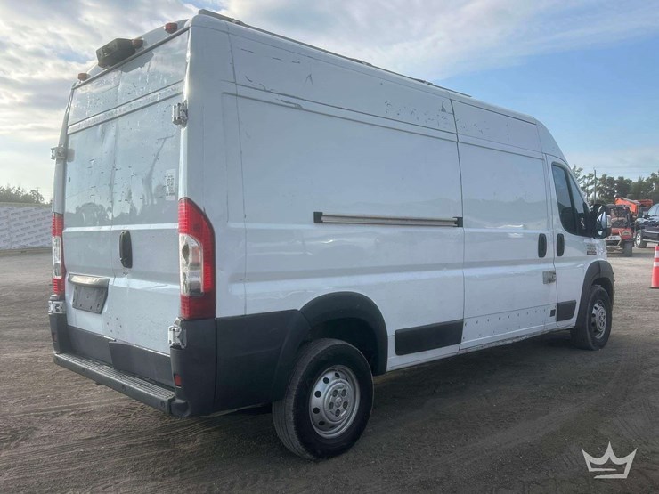 2016-ram-promaster-2500-image-3