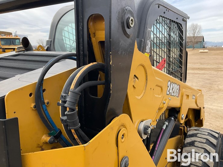 2022-caterpillar-242d3-image-17