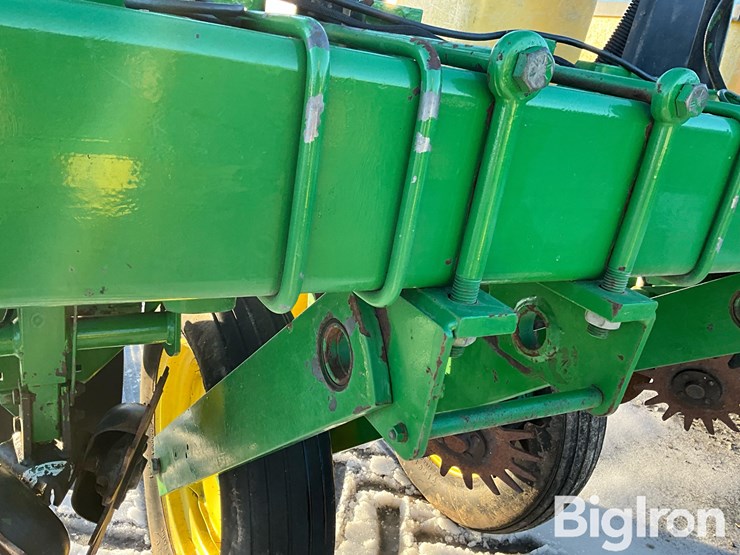 john-deere-7200-image-15