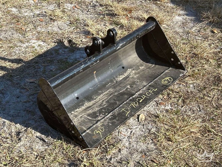 vicsec-30in.-grading-bucket-mini-excavator-attachment-image-2