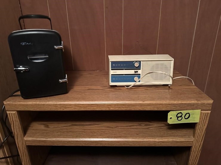 wooden-bookshelf-&-radio-image-3