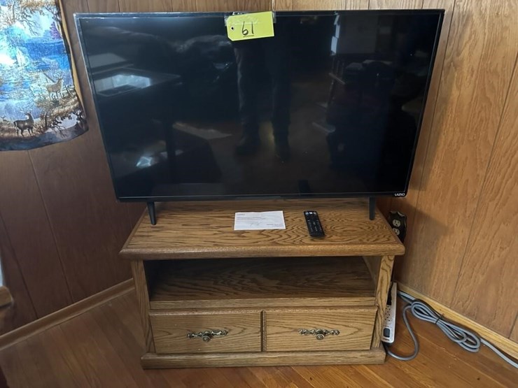 vizio-43"-hd-tv-&-tv-stand-image-2