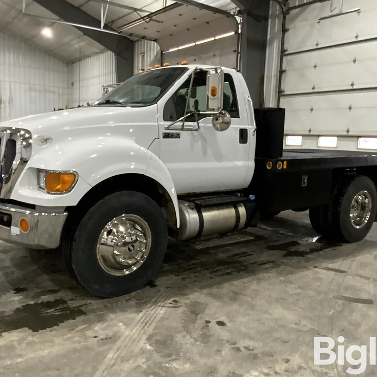 2011 FORD F750 XL