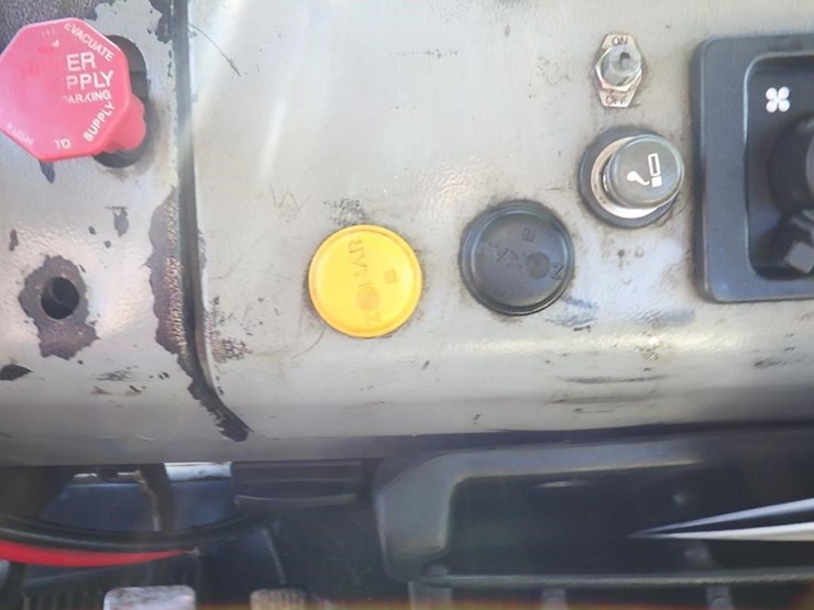 1999-freightliner-fl112-image-32