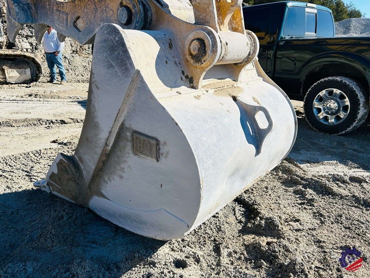 cat-54-in-excavator-tooth-bucket-image-6