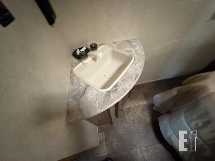 2018-gulf-stream-coach-vintage-cruiser-112-image-11