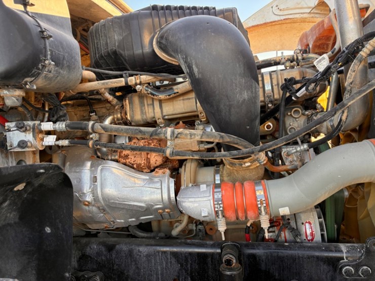 2016-freightliner-coronado-122-sd-image-14