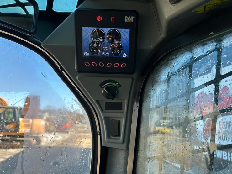 2018-caterpillar-299d-image-21