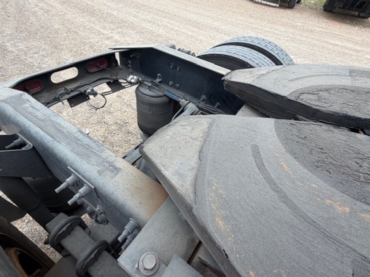 #227-•-2020-mack-anthem-image-44