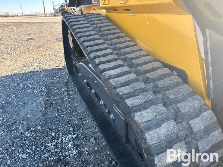 2025-john-deere-11-image-16