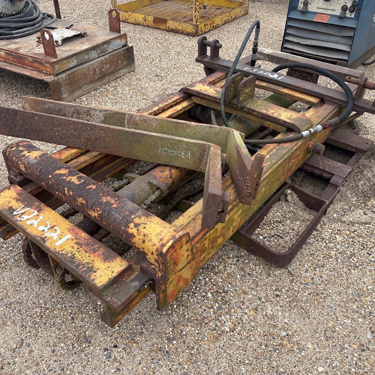 #3553 • 3 POINT HITCH FORKS